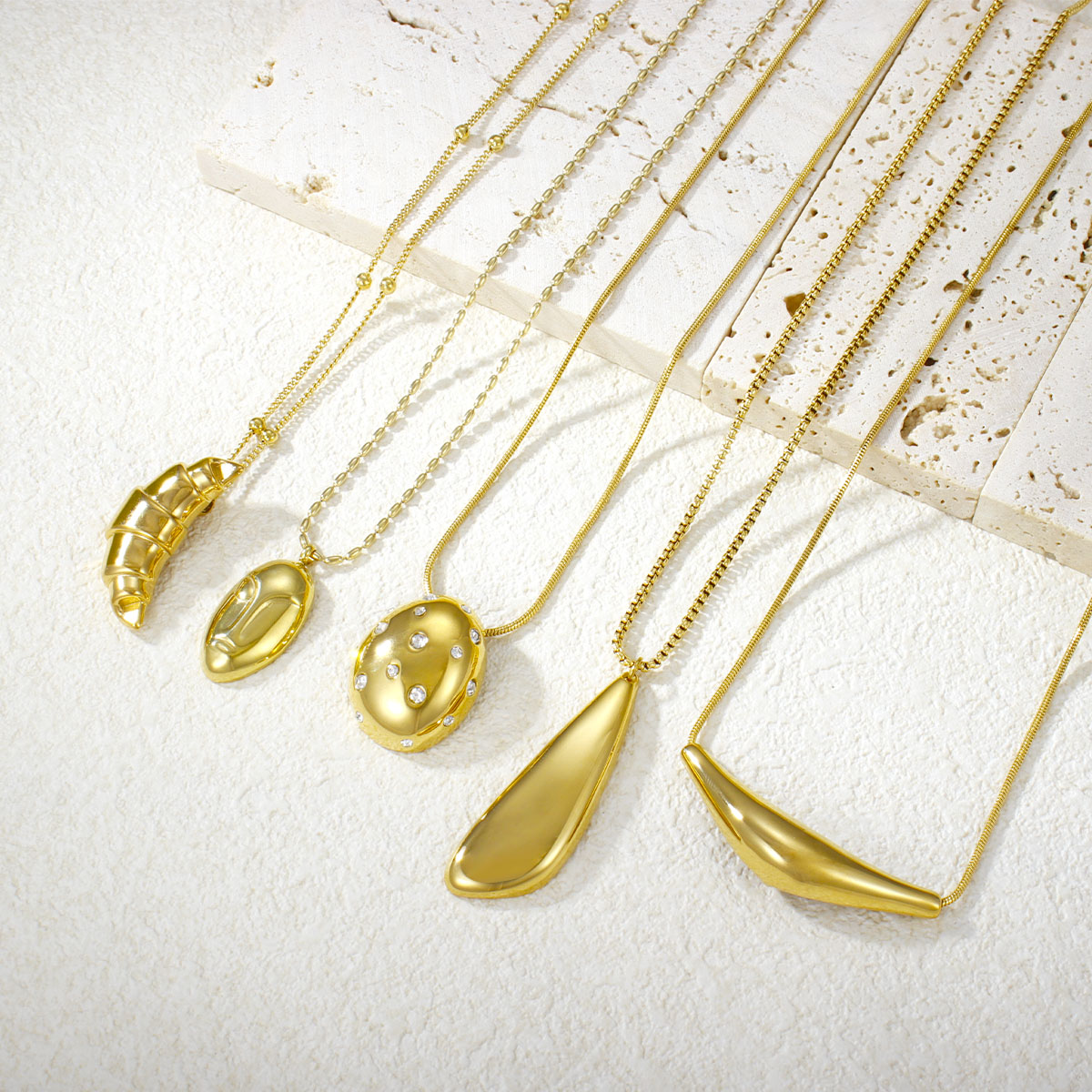 不锈钢铸造吊坠锁骨亮面牛角项链