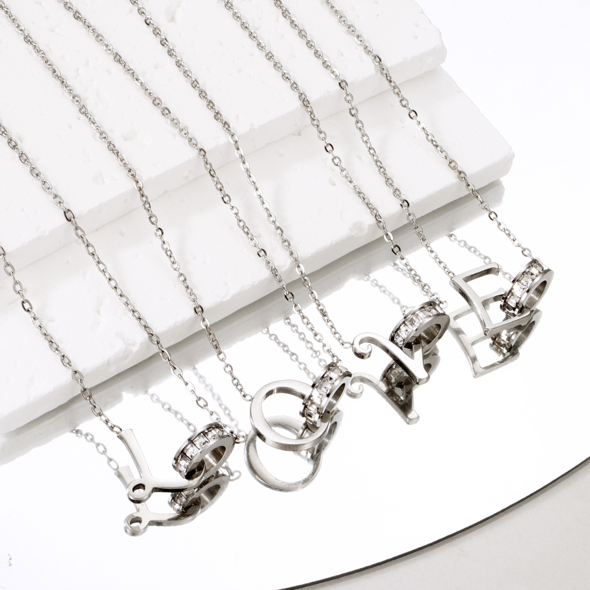 镀银镶钻AZ字母吊坠，316L不锈钢时尚锁骨链